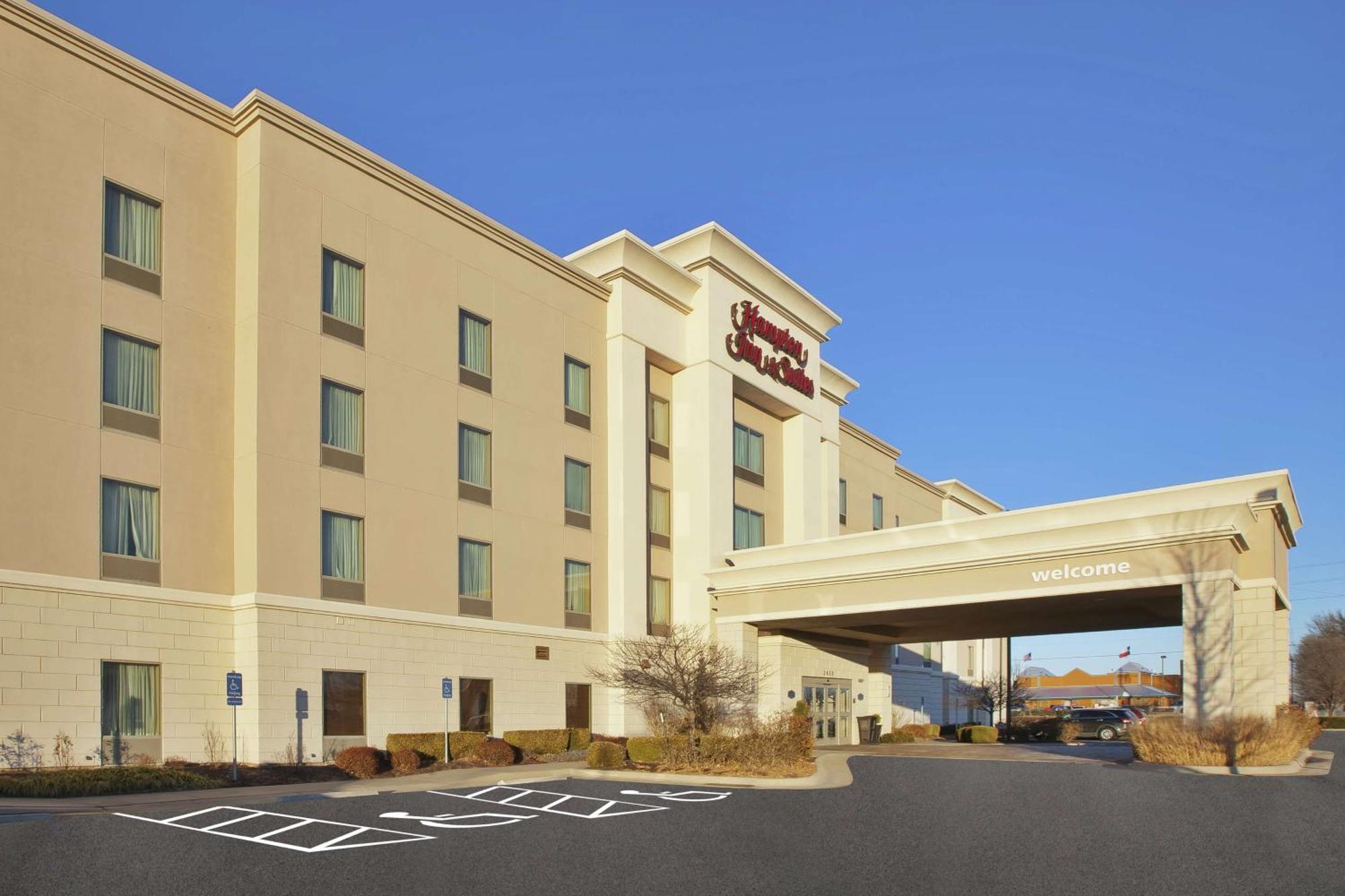 Hampton Inn & Suites Wichita-Northeast Exterior foto