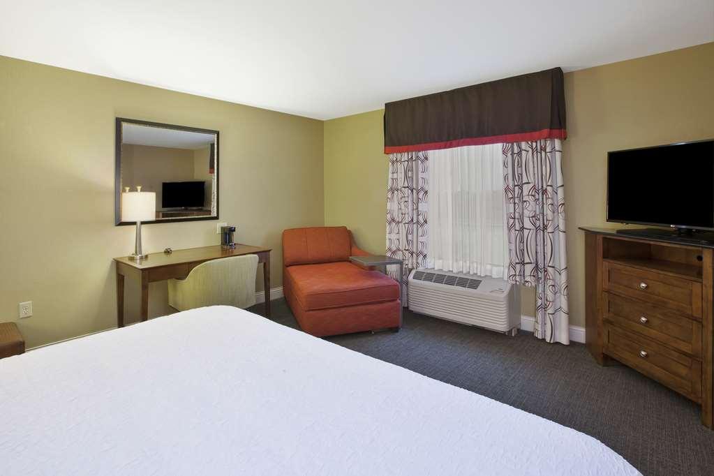 Hampton Inn & Suites Wichita-Northeast Habitación foto